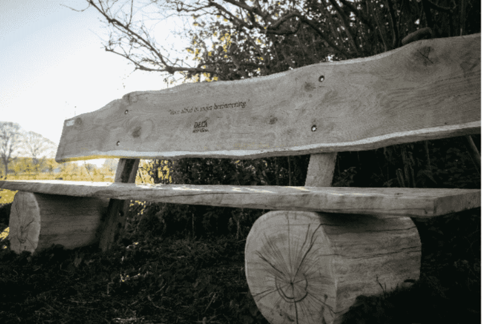 DELA 'Pour toujours dans ma mémoire' banc dans la forêt du souvenir à Putte, Zwevegem et Ninove