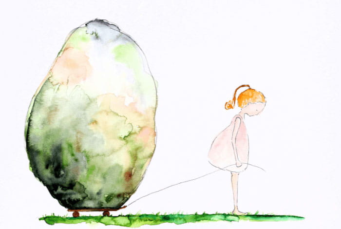 Illustratie van een kind dat aan een touw trekt waaraan een grote groenige steen op een karretje vastzit, op een smalle strook gras.
